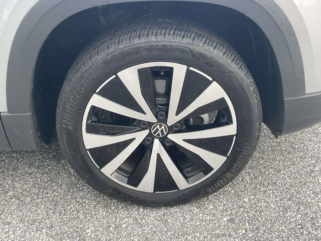 Certified 2023 Volkswagen Taos SE FWD image 10