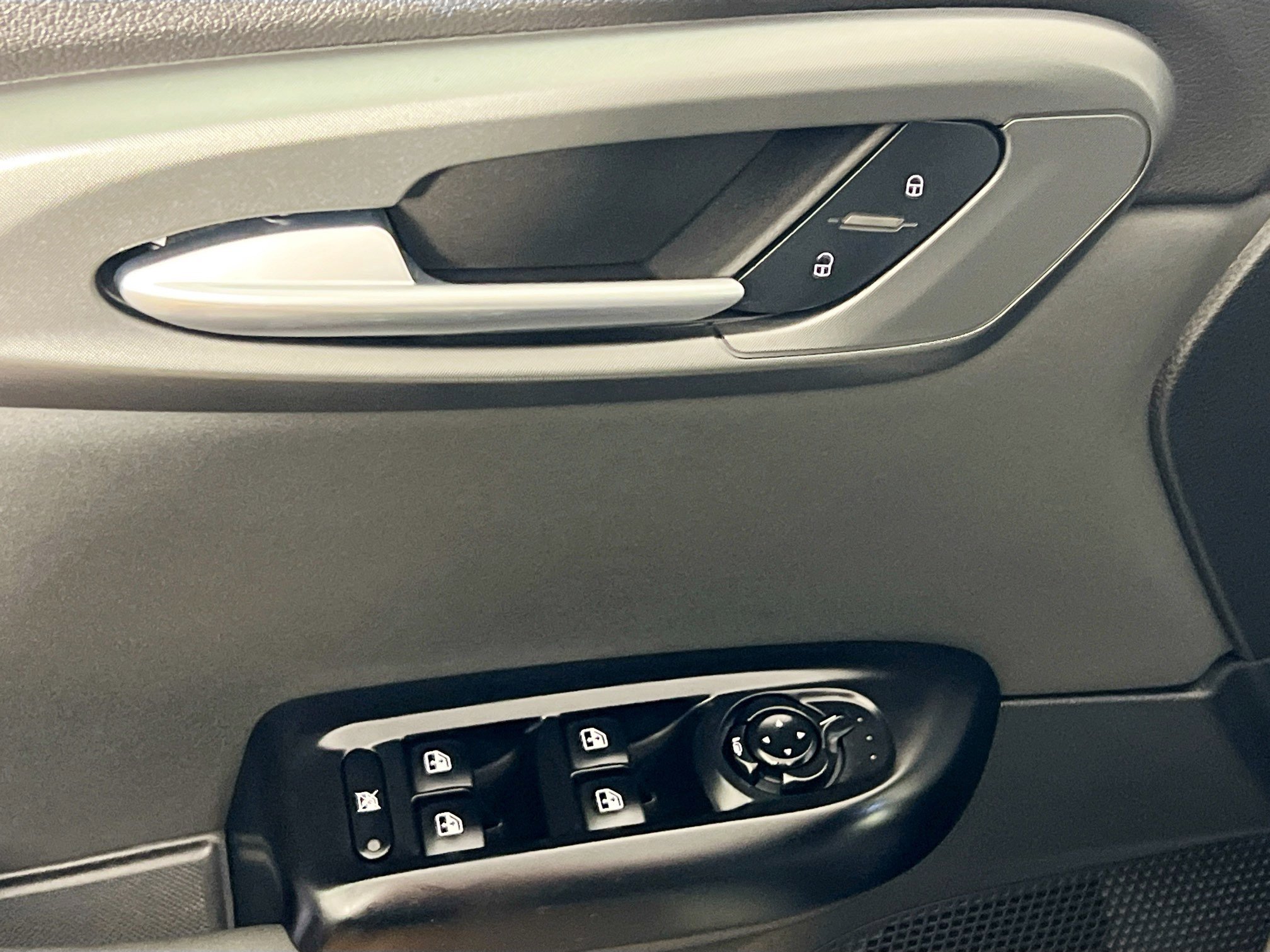 Used 2024 Alfa Romeo Tonale Veloce w/ Premium Interior Package image 16