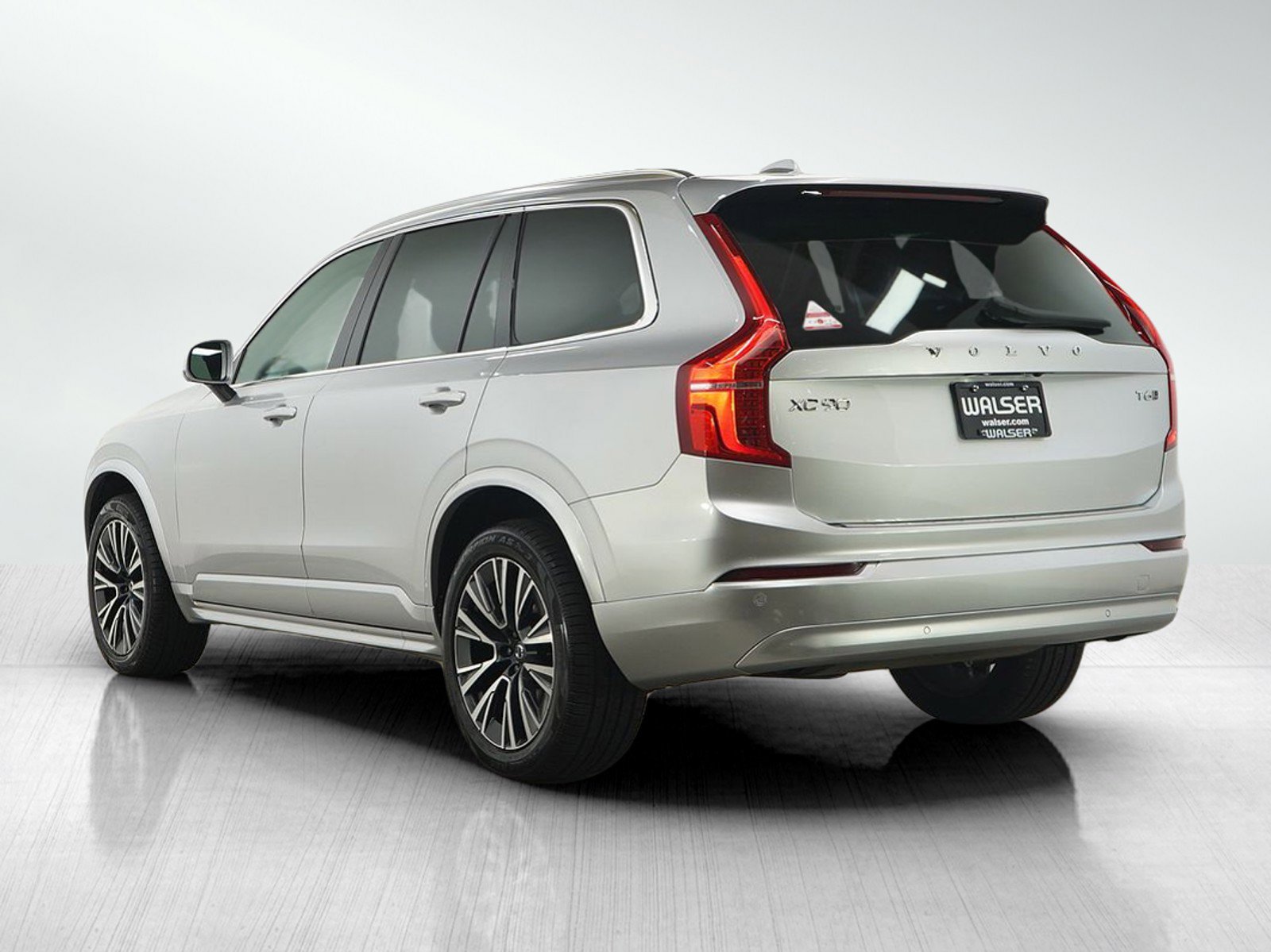 Used 2022 Volvo XC90 T6 Momentum w/ Climate Package image 4