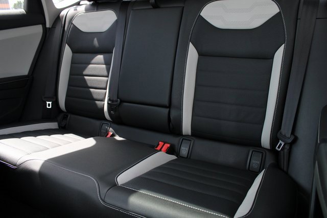 New 2025 Volkswagen Taos SEL image 8