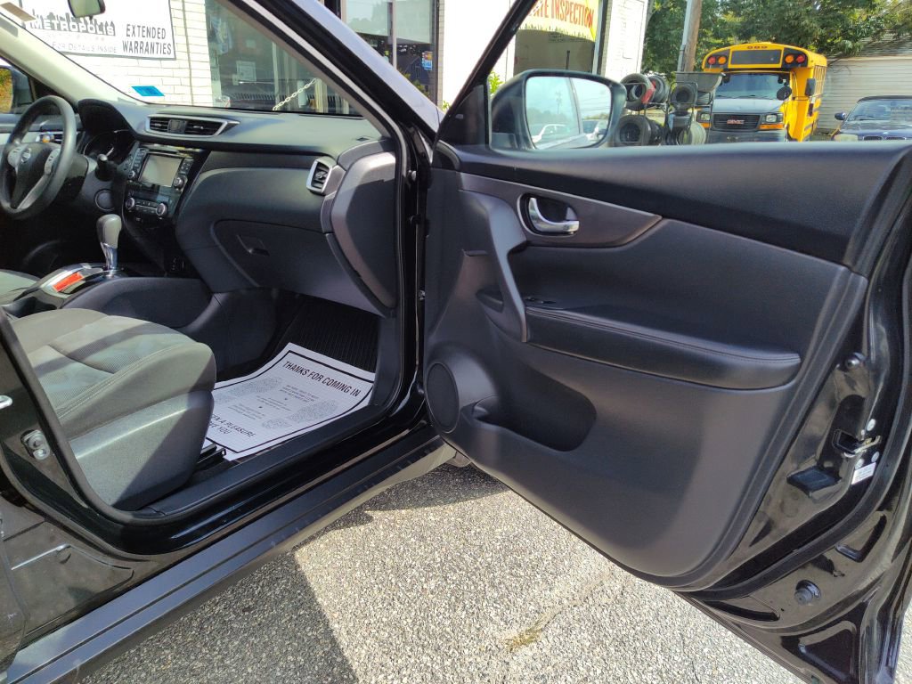Used 2016 Nissan Rogue SV w/ SV Premium Package image 18