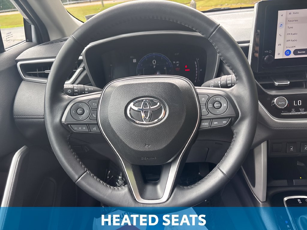 Used 2025 Toyota Corolla Cross XLE FWD image 19