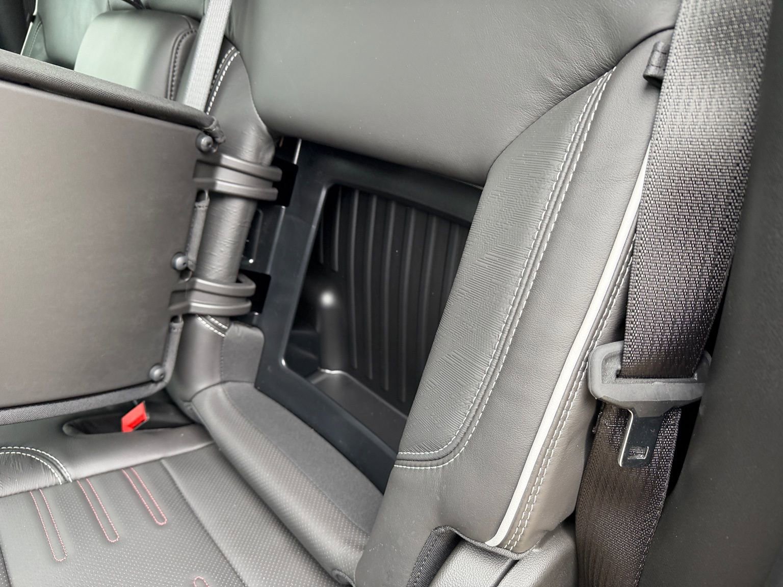 Used 2025 GMC Sierra 2500 AT4X image 25