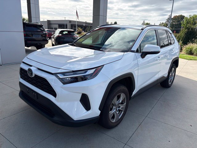 Used 2025 Toyota RAV4 XLE AWD/4WD image 3