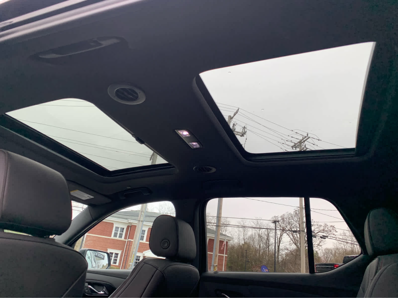 Used 2023 Chevrolet Traverse RS image 27