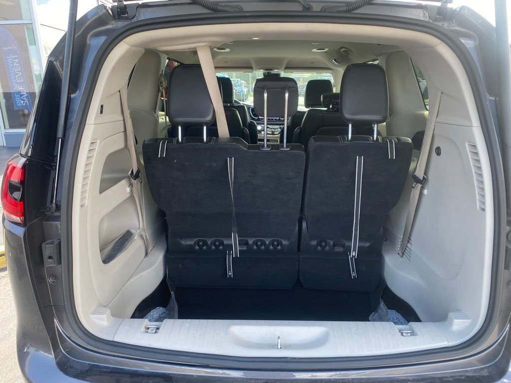 Used 2023 Chrysler Pacifica Touring-L FWD image 25