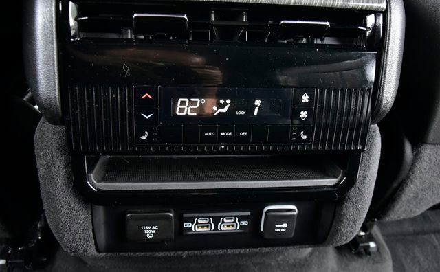 Used 2024 Jeep Wagoneer L Series II w/ Flexible Seating Group AWD/4WD image 19