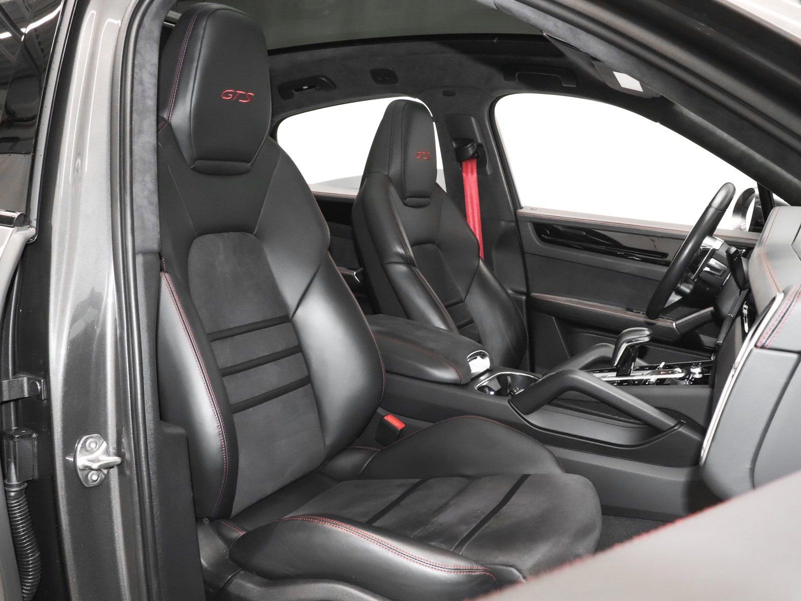 Used 2023 Porsche Cayenne GTS w/ Premium Package AWD/4WD image 27