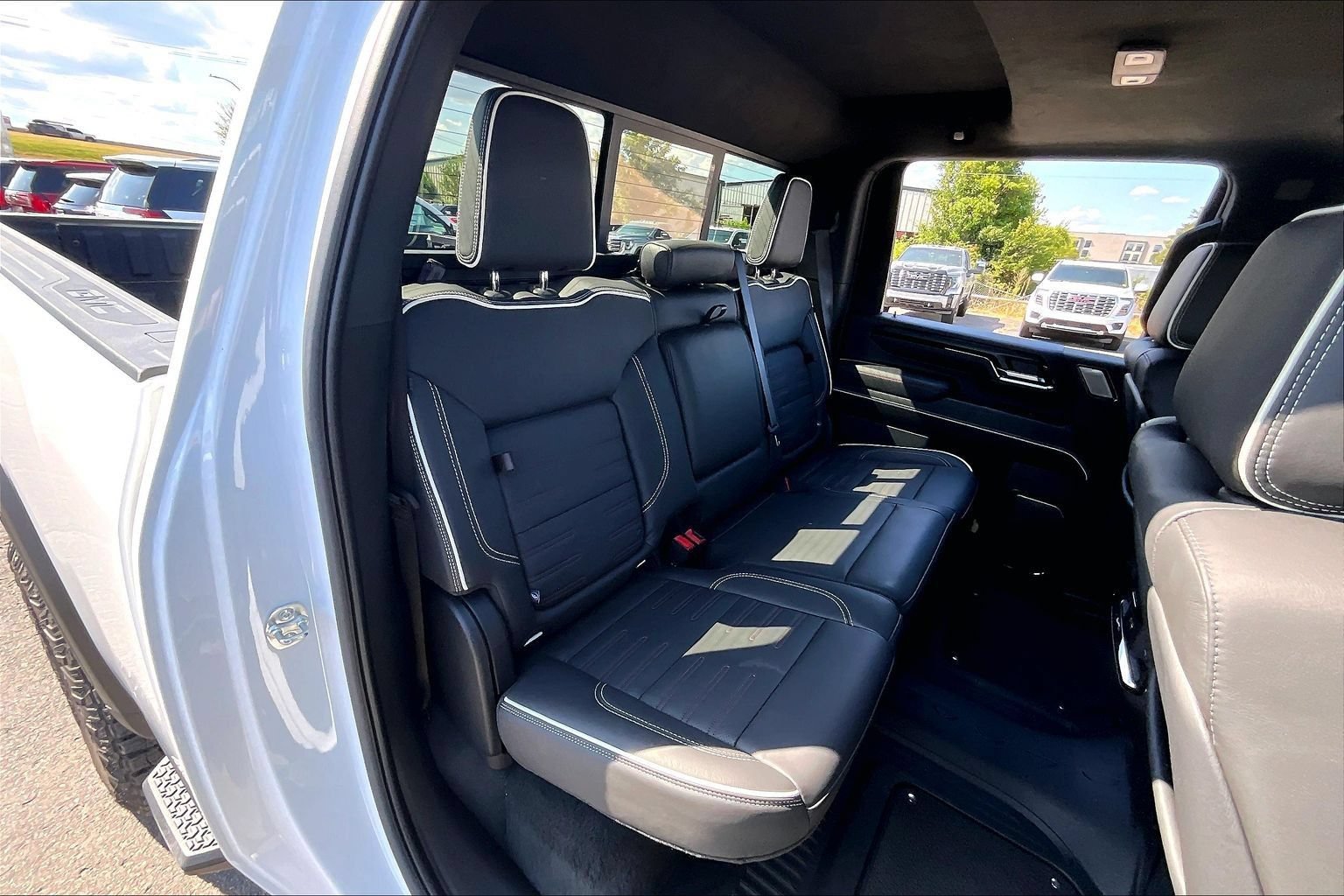 Used 2025 GMC Sierra 2500 AT4X AWD/4WD image 29