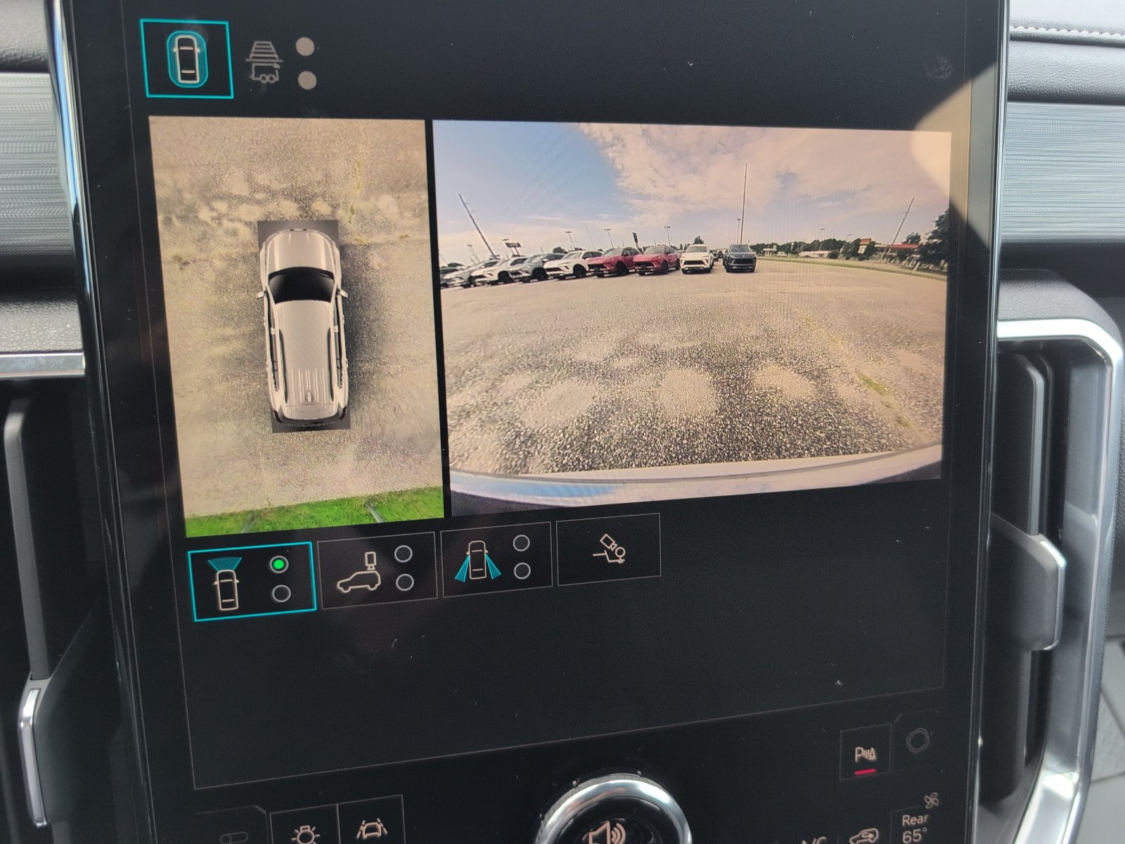 Used 2025 GMC Acadia Elevation FWD image 32