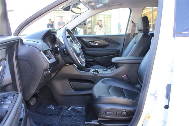 Used 2024 GMC Terrain SLT image 9