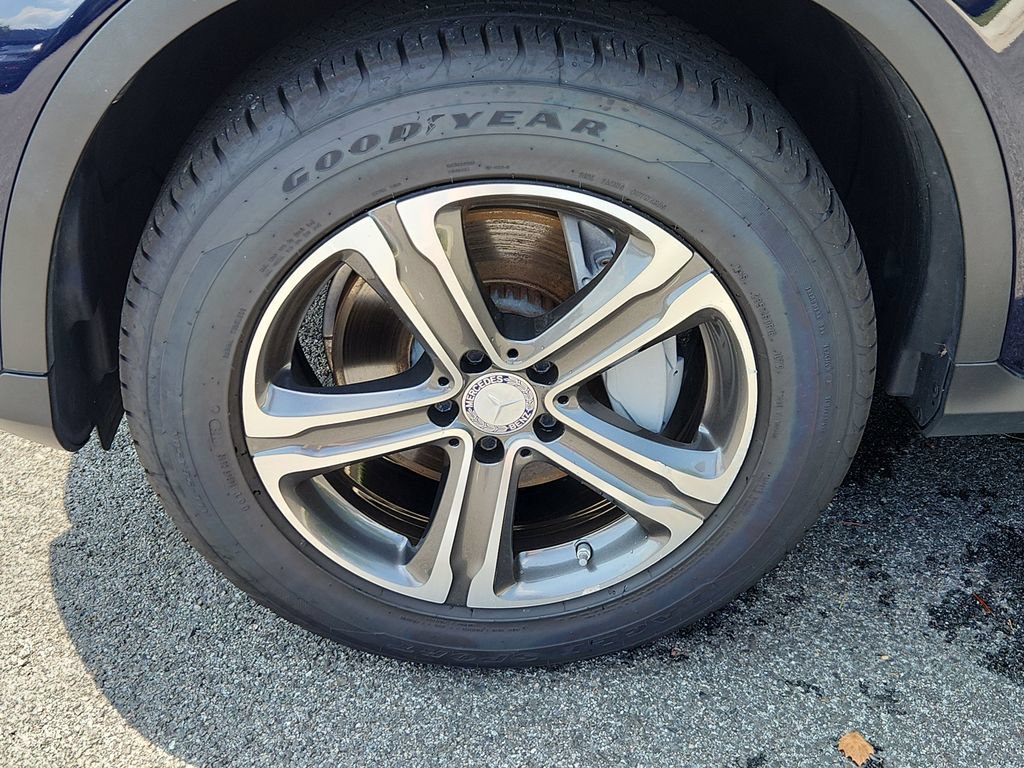 Used 2017 Mercedes-Benz GLC 300 4MATIC image 9