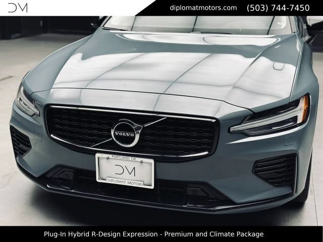 Used 2022 Volvo S60 T8 R-Design Expression w/ Premium Package AWD/4WD image 14