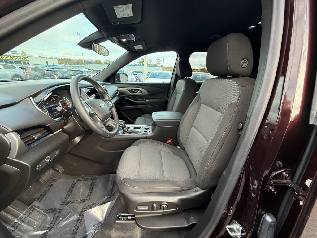 Used 2023 Chevrolet Traverse LT image 29