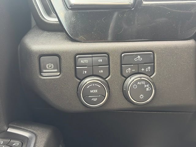 Used 2022 Chevrolet Silverado 1500 LT AWD/4WD image 17