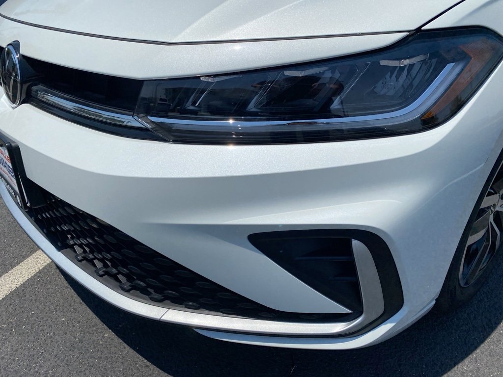 New 2025 Volkswagen Jetta SE image 10