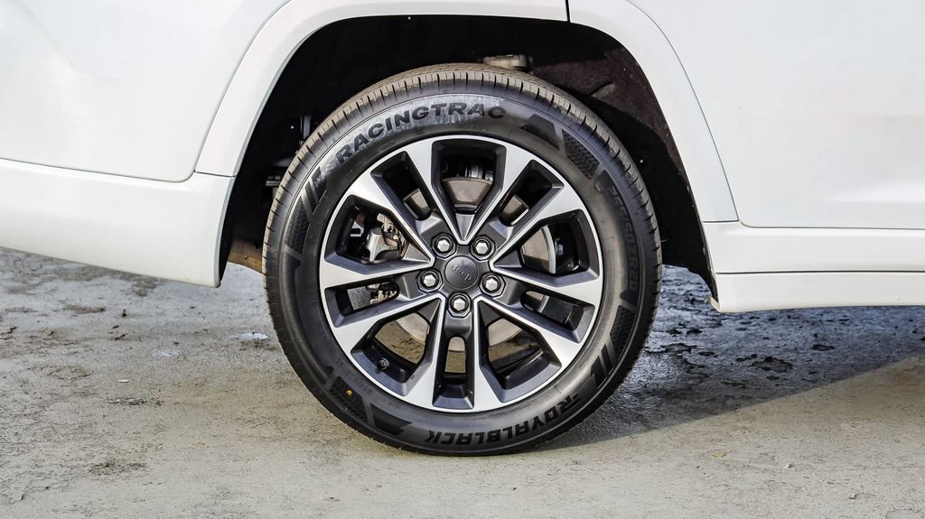 Used 2021 Jeep Grand Cherokee L Overland w/ Advanced Protech Group III image 12