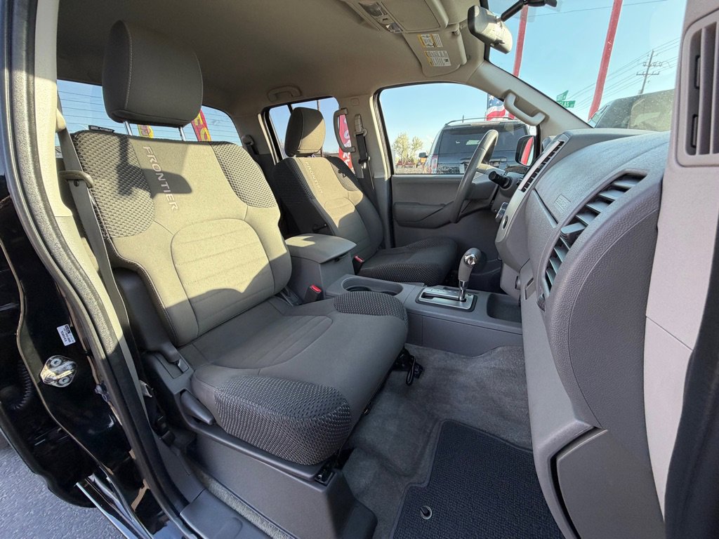 Used 2012 Nissan Frontier SV w/ Sport Appearance Pkg AWD/4WD image 8