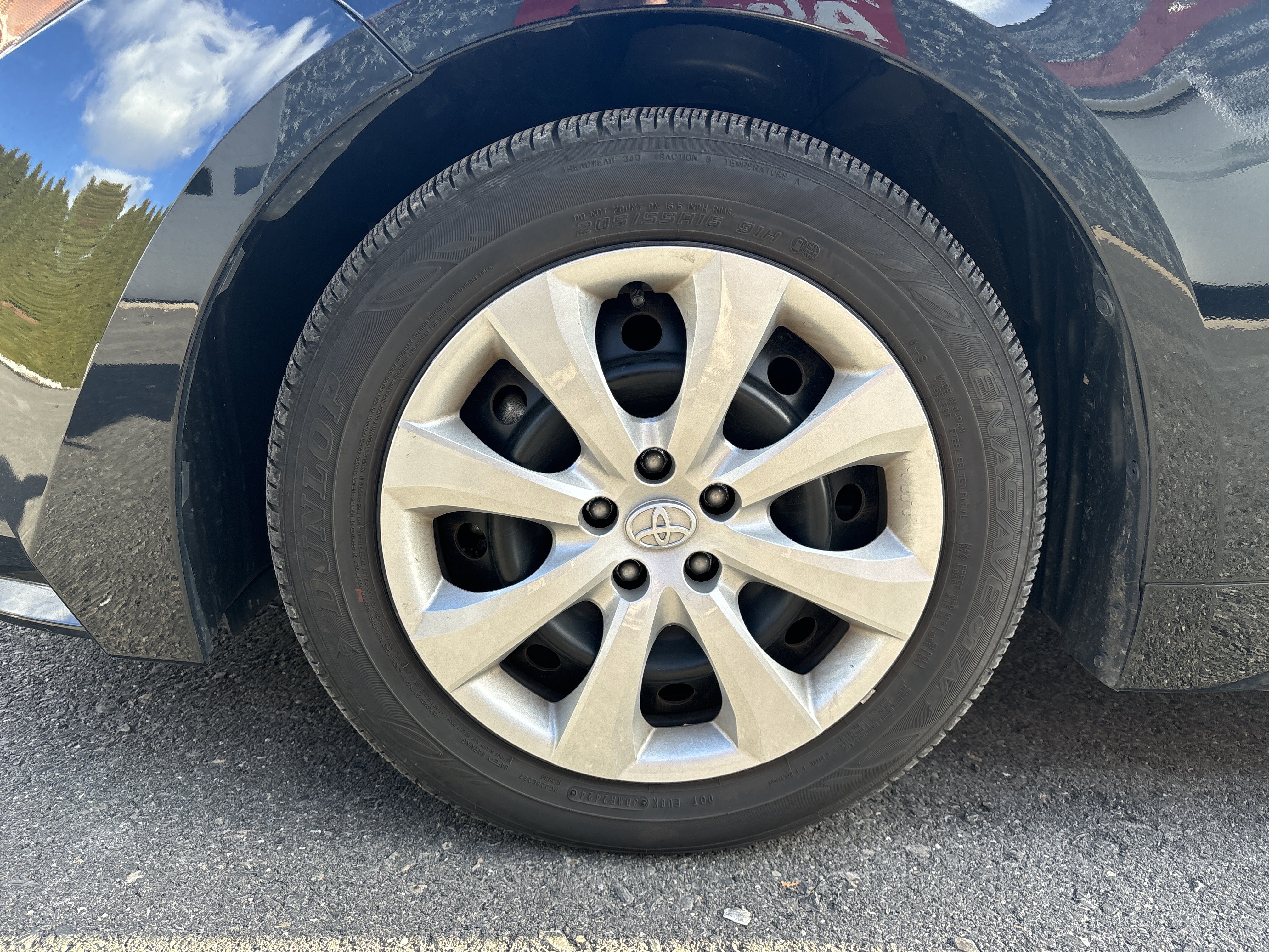 Used 2025 Toyota Corolla LE image 11