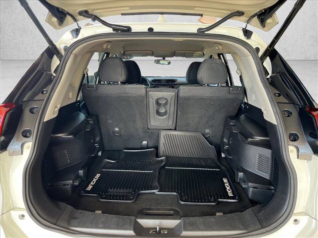 Used 2017 Nissan Rogue SV w/ SV Premium Package image 20