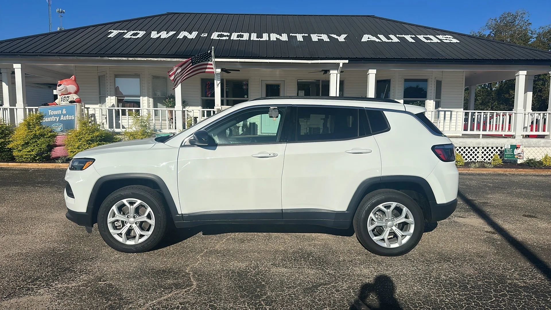 Used 2024 Jeep Compass Latitude image 8