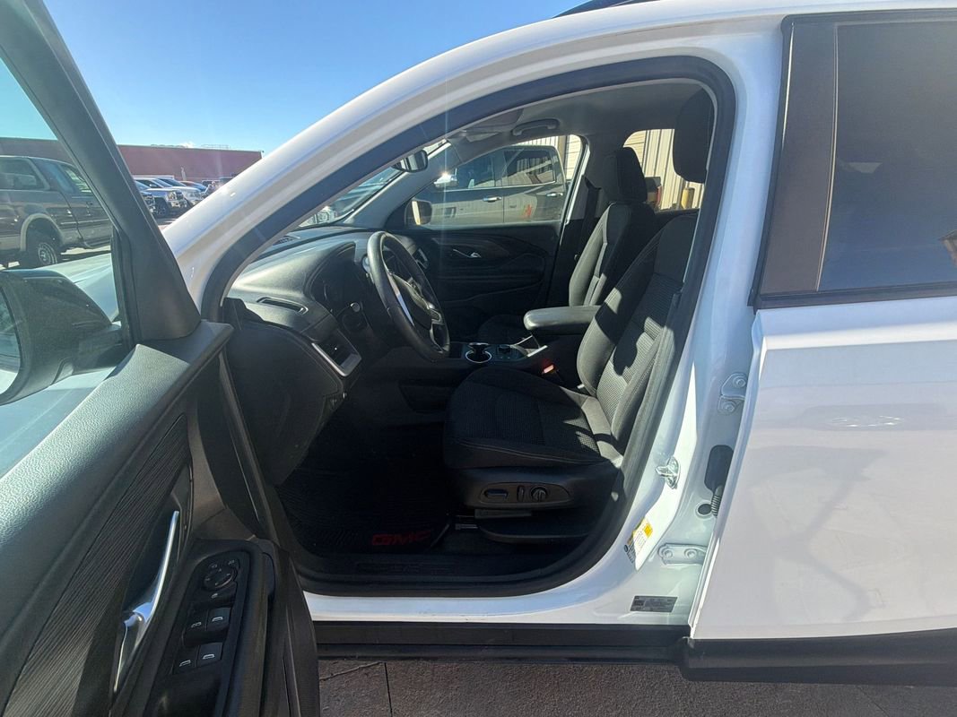 Used 2022 GMC Terrain SLE w/ Driver Convenience Package image 9