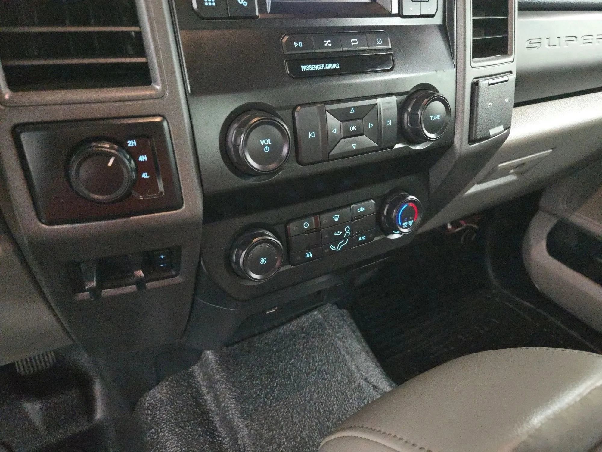 Used 2020 Ford F250 XL w/ Power Equipment Group image 23