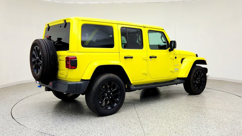 Used 2023 Jeep Wrangler Unlimited Sahara w/ Cold Weather Group AWD/4WD image 5