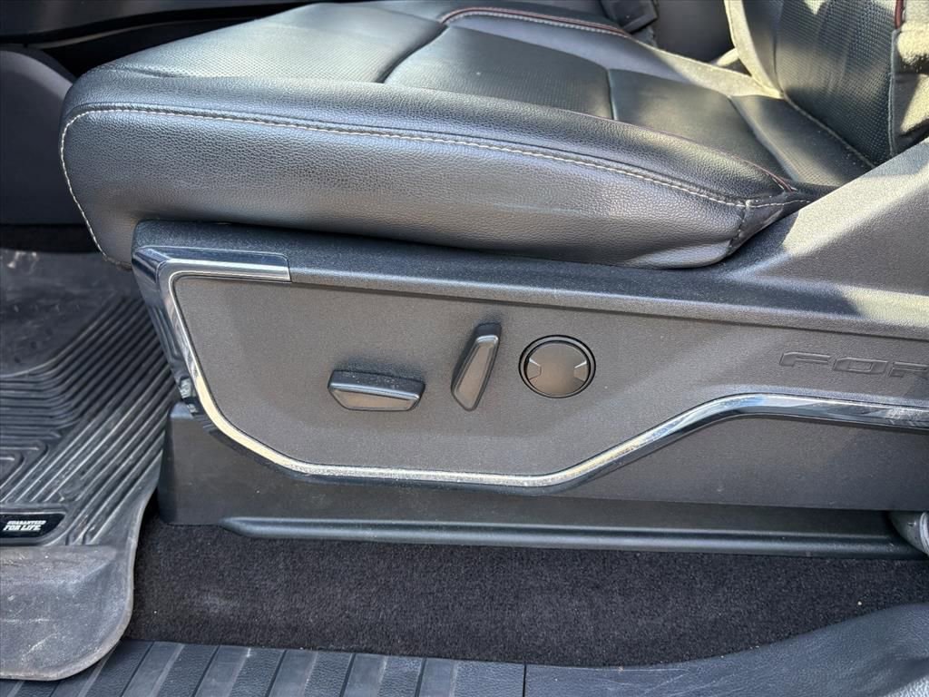 Used 2022 Ford F150 Lariat w/ Trailer Tow Package image 17