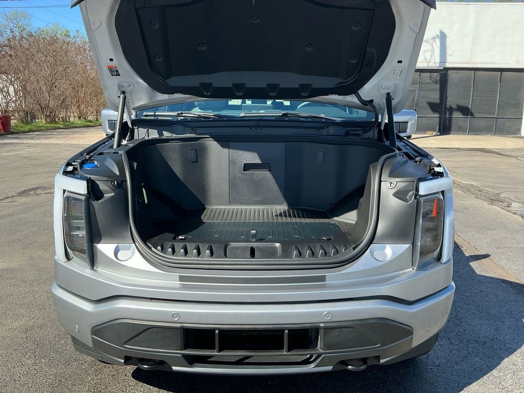 Used 2024 Ford F150 Lightning Lariat image 25