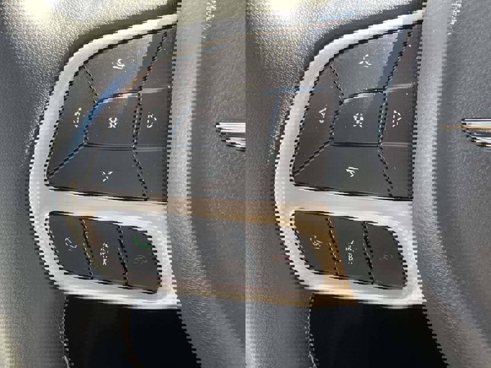 Used 2024 Chrysler Voyager LX image 23