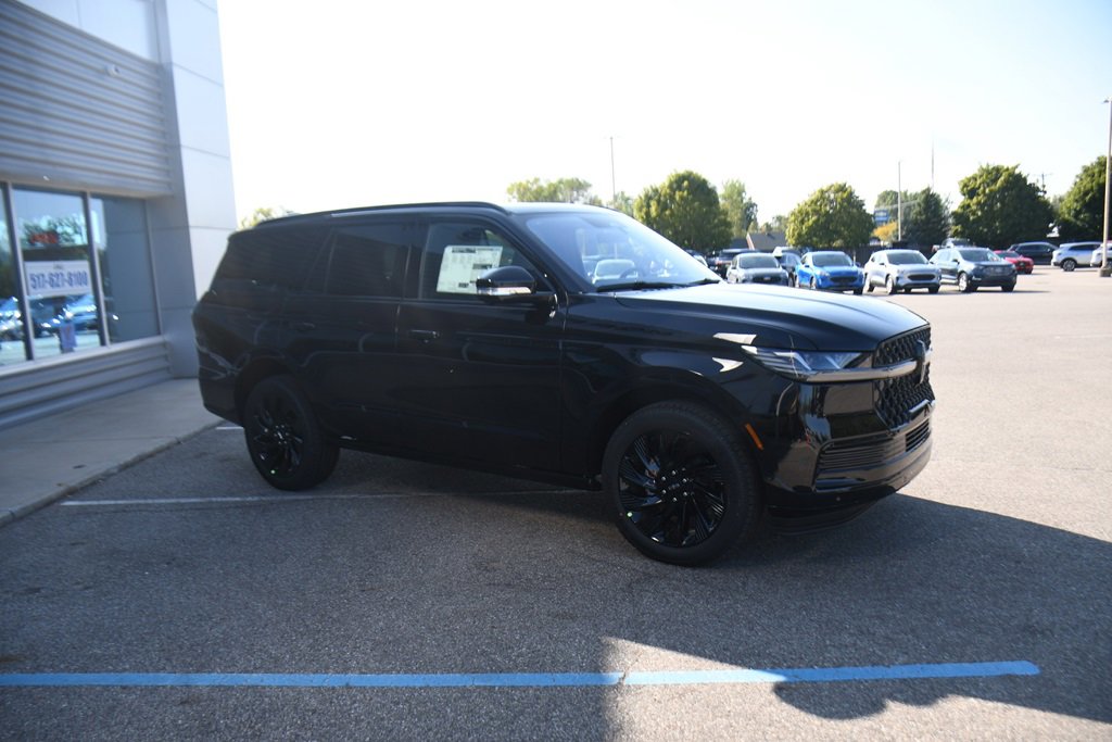 New 2025 Lincoln Navigator Reserve w/ Jet Appearance Package image 8