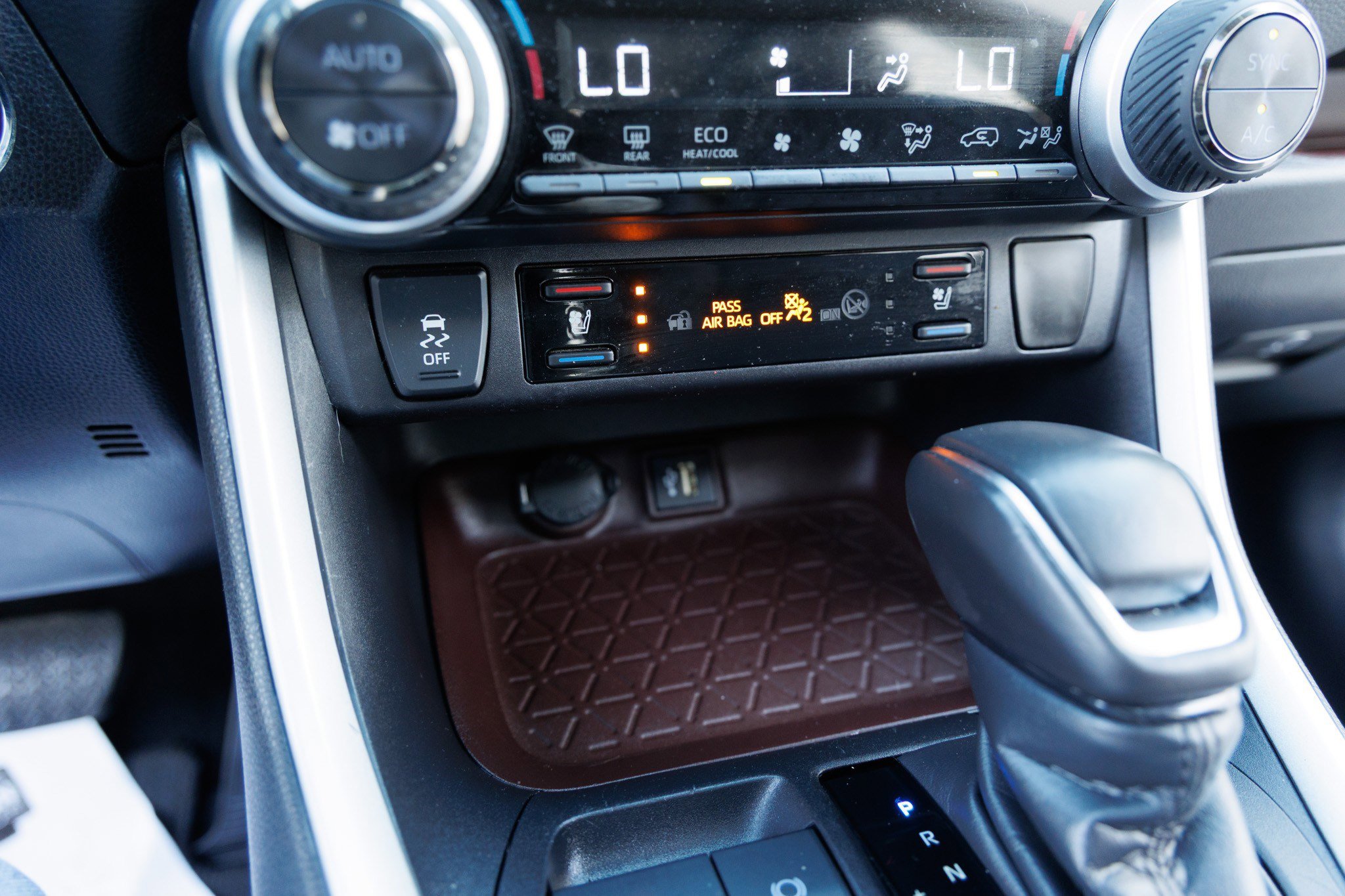 Used 2024 Toyota RAV4 Limited image 24