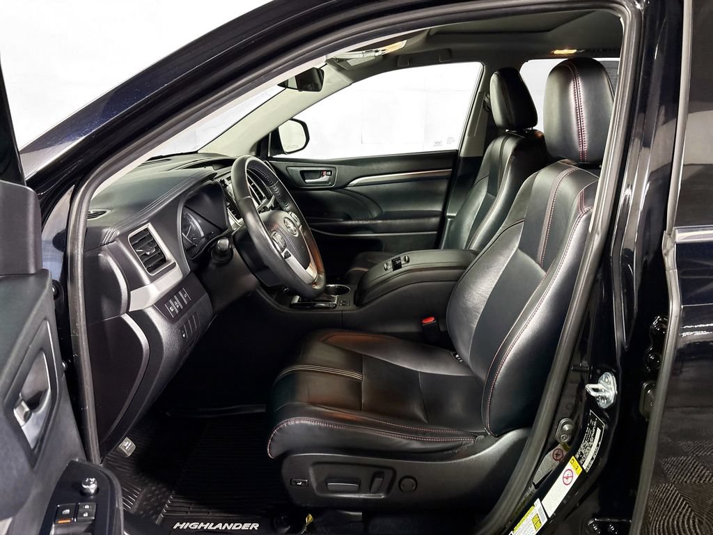 Used 2019 Toyota Highlander SE AWD/4WD image 10