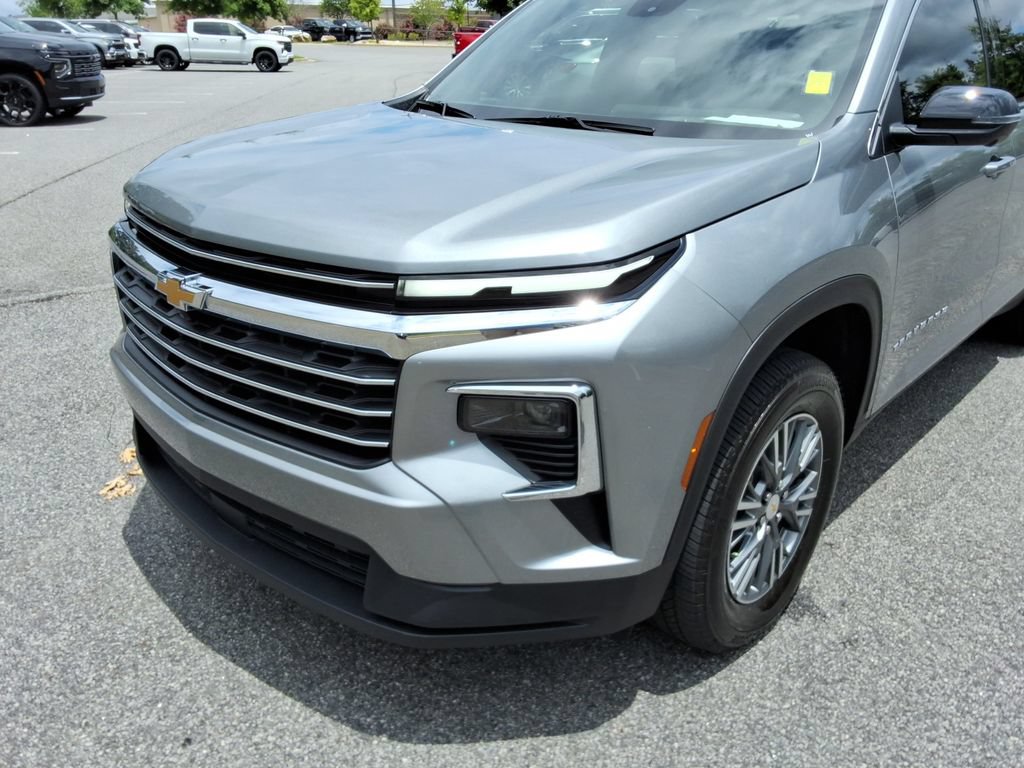Certified 2025 Chevrolet Traverse LT w/ Driver Confidence Package FWD image 9