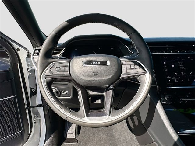 Used 2023 Jeep Grand Cherokee Altitude image 11