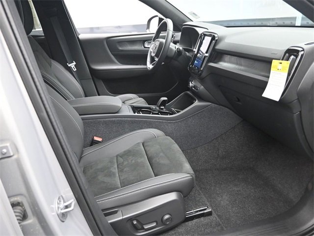 Used 2024 Volvo XC40 Recharge Plus w/ Protection Package Premier image 27