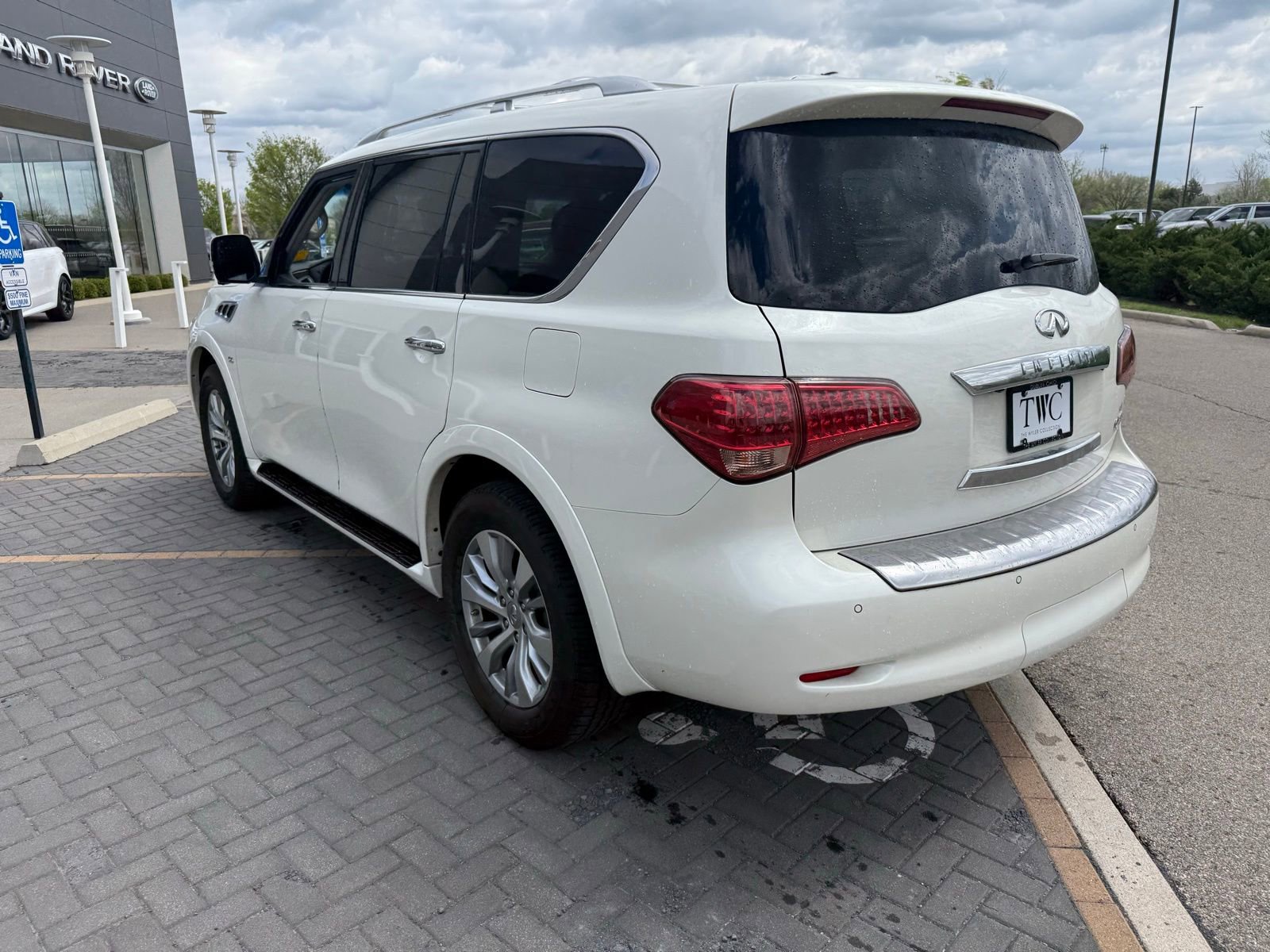 Used 2016 INFINITI QX80 2WD w/ Driver's Assistance Package image 7