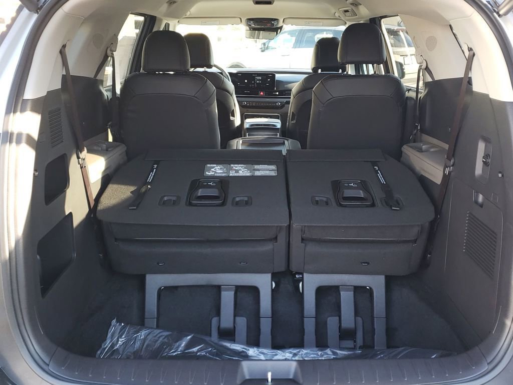 New 2026 Kia Carnival EX FWD image 7