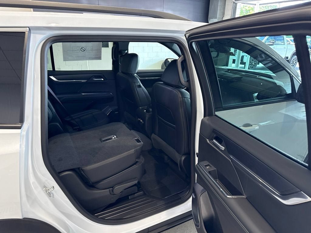 New 2026 GMC Acadia Elevation w/ Elevation Premium Package AWD/4WD image 14