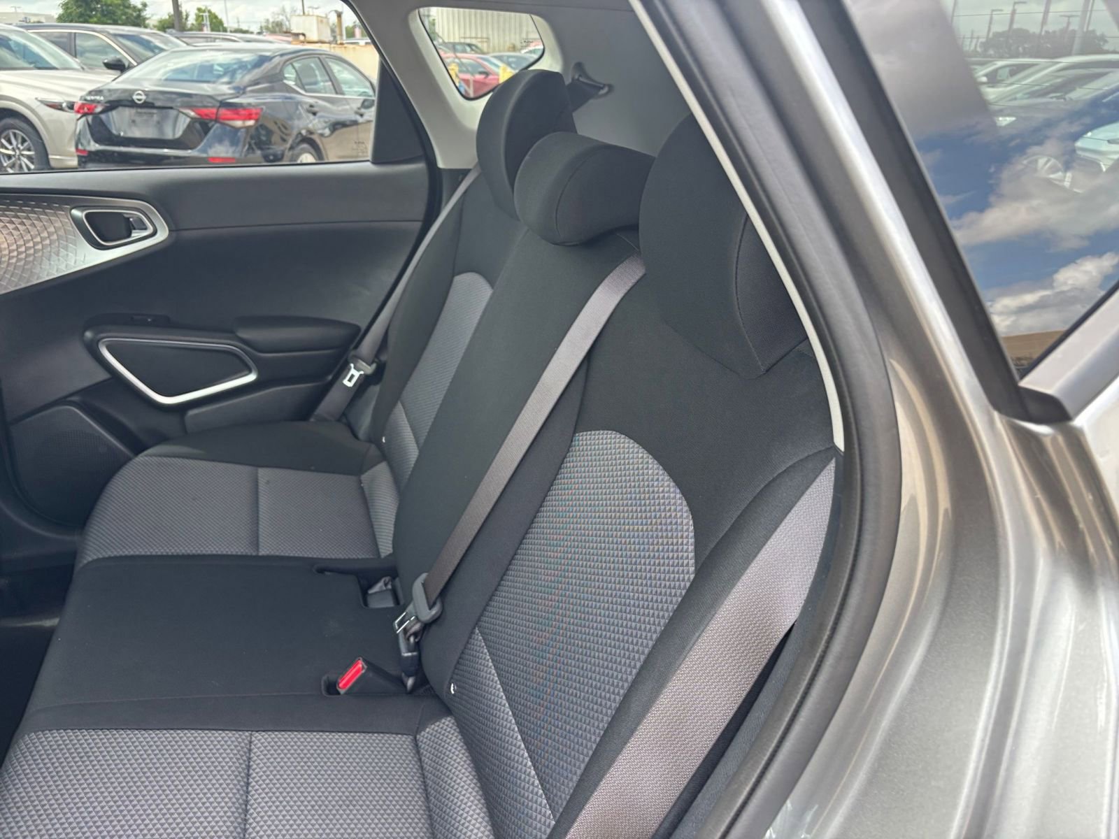 Used 2025 Kia Soul LX w/ LX Technology Package FWD image 23