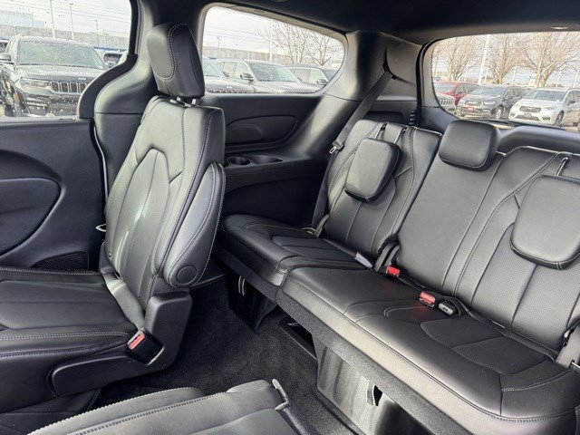 New 2026 Chrysler Pacifica Select image 29