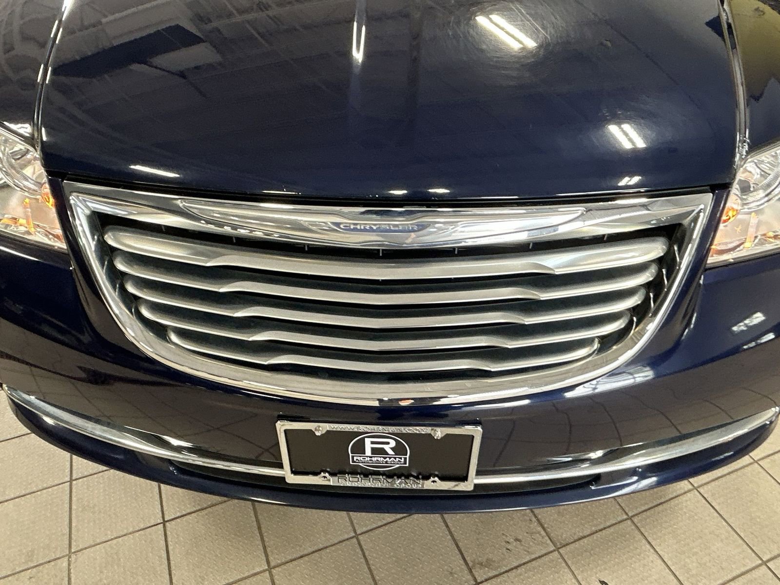 Used 2016 Chrysler Town & Country Touring w/ Driver Convenience Group FWD image 31