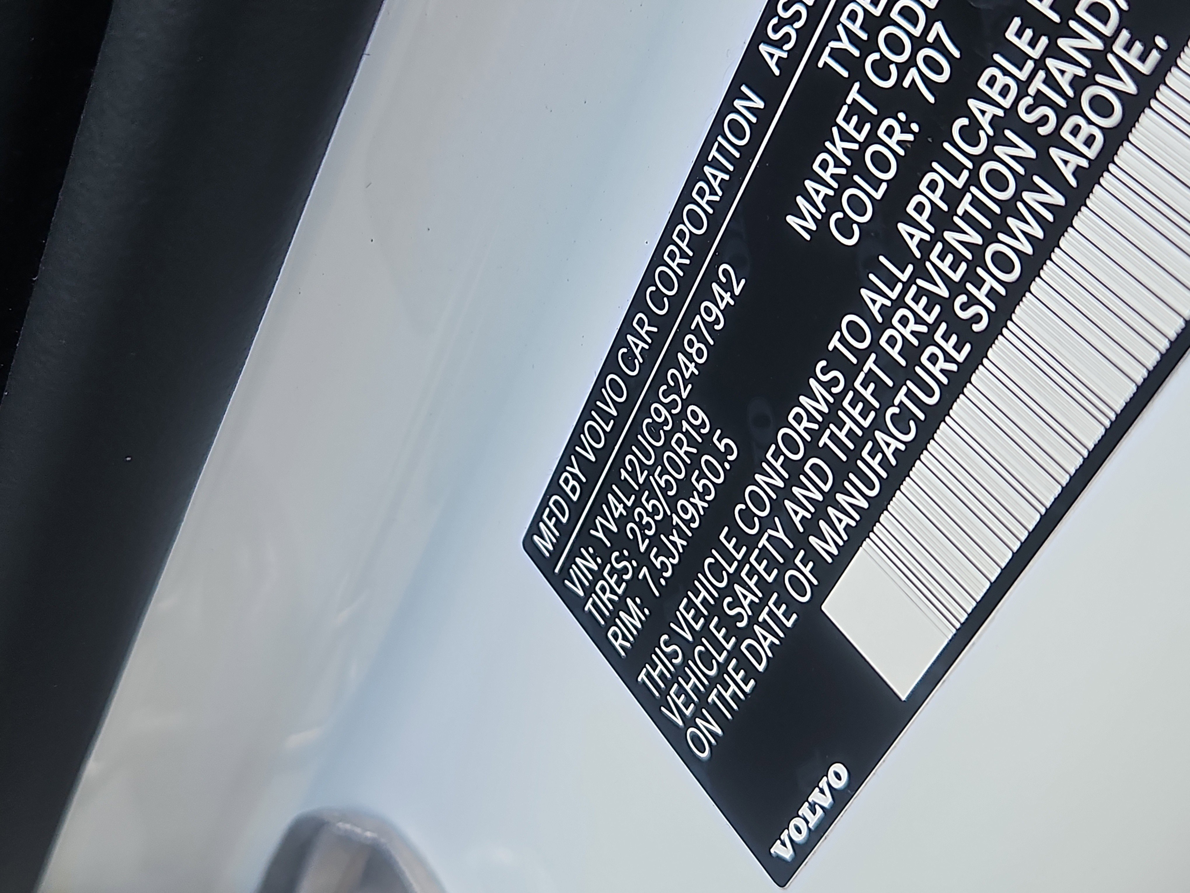 Used 2025 Volvo XC40 B5 Plus w/ Protection Package Premier image 7