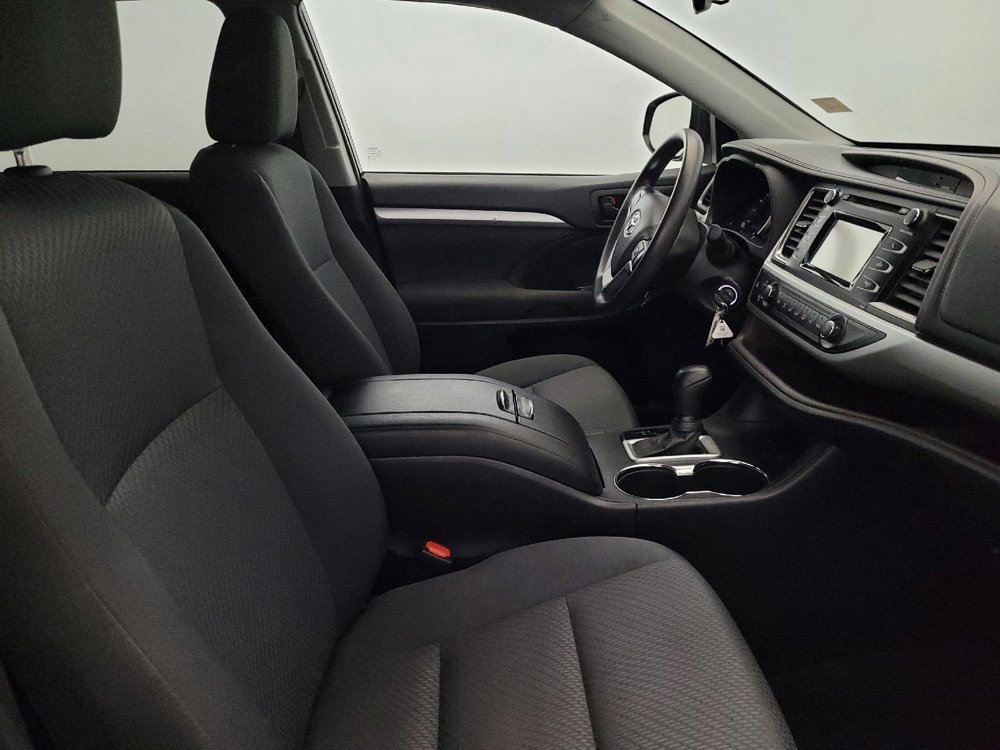 Used 2019 Toyota Highlander LE AWD/4WD image 21