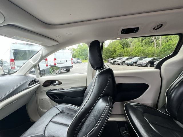Used 2022 Chrysler Pacifica Limited FWD image 12
