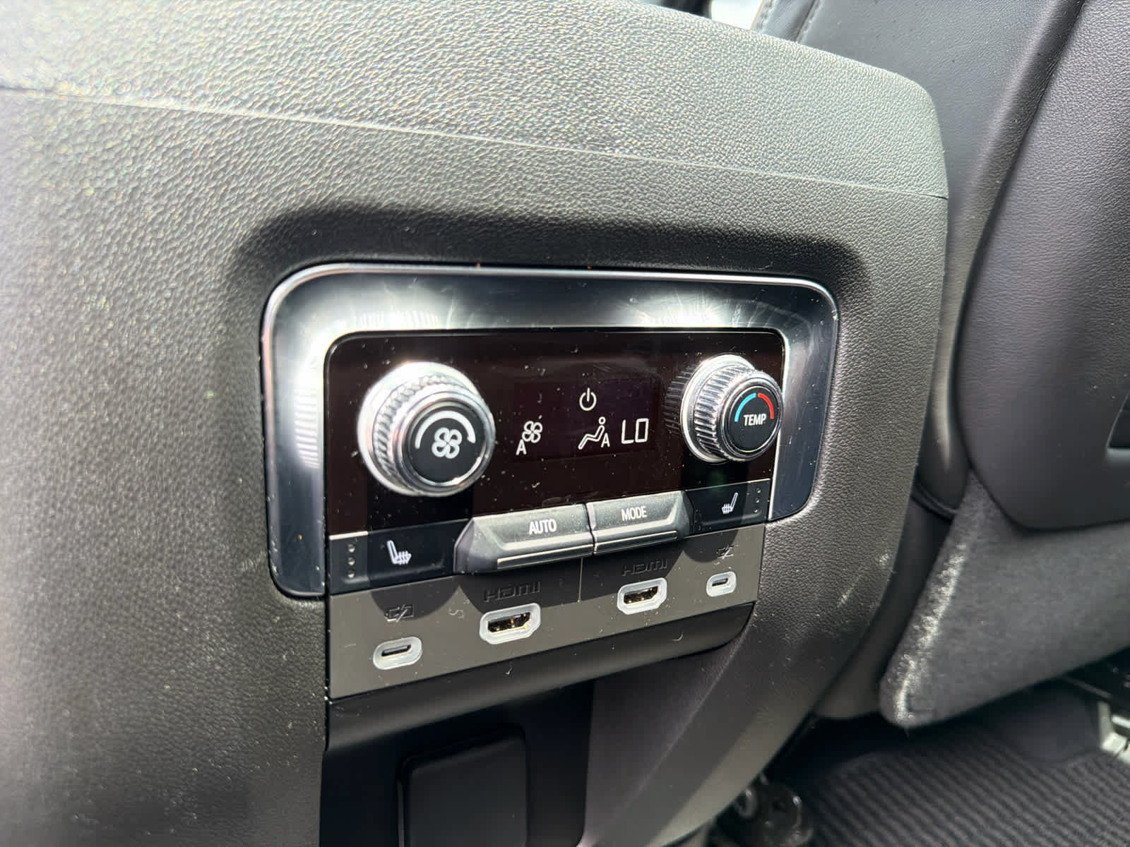 Used 2023 GMC Yukon XL Denali Ultimate AWD/4WD image 33