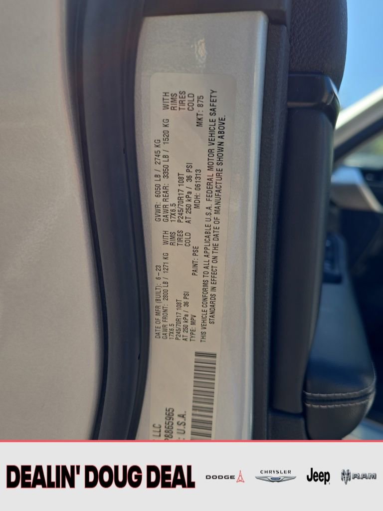 Used 2023 Jeep Grand Cherokee Laredo image 30