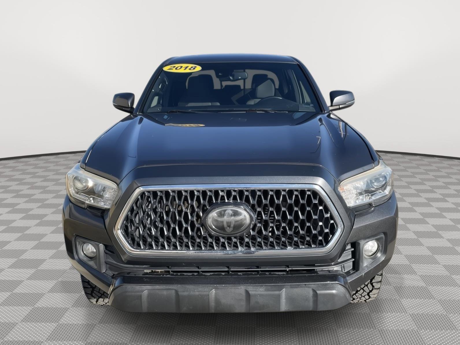Used 2018 Toyota Tacoma TRD Off-Road RWD image 2