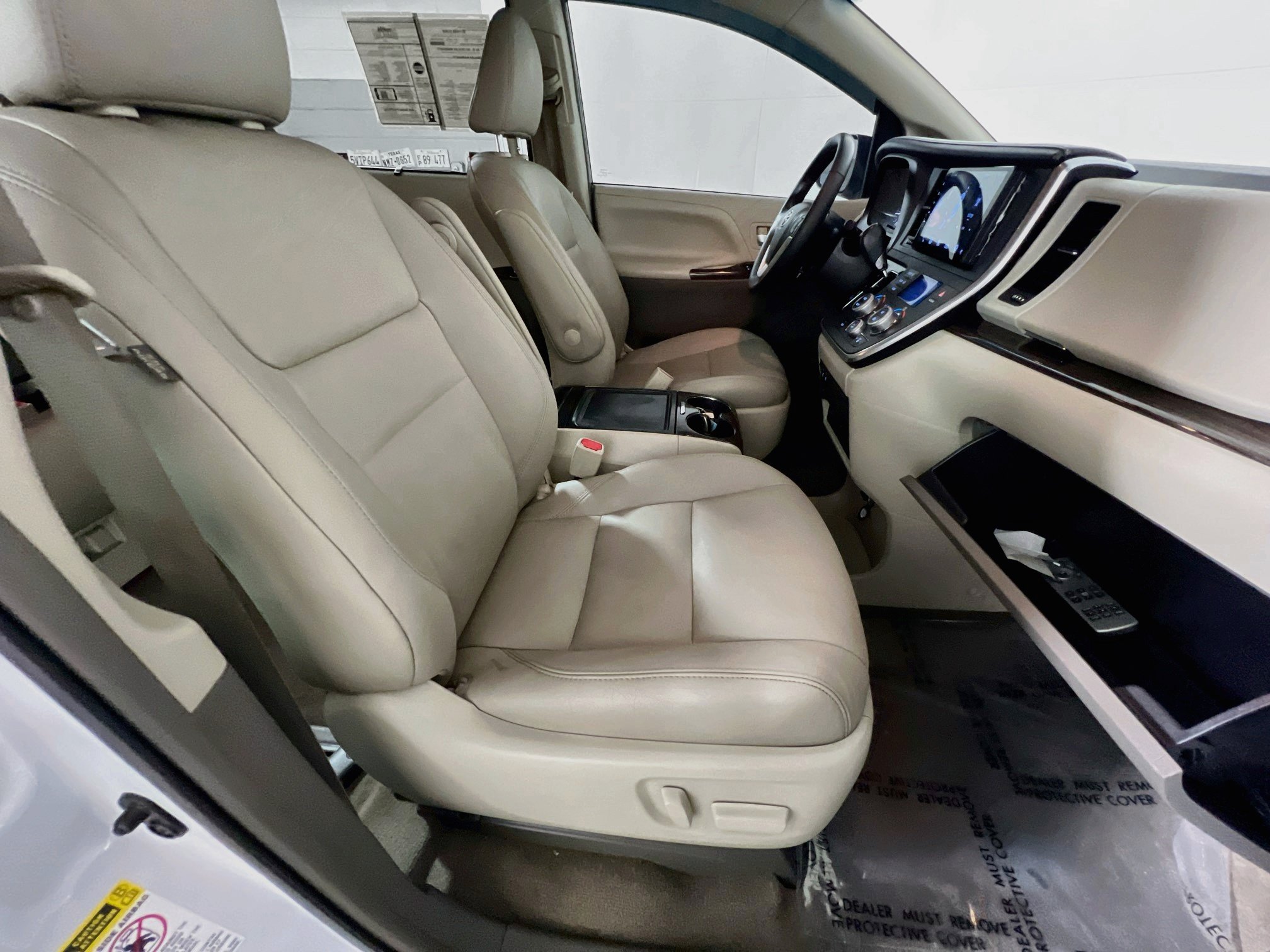 Used 2017 Toyota Sienna Limited FWD image 31